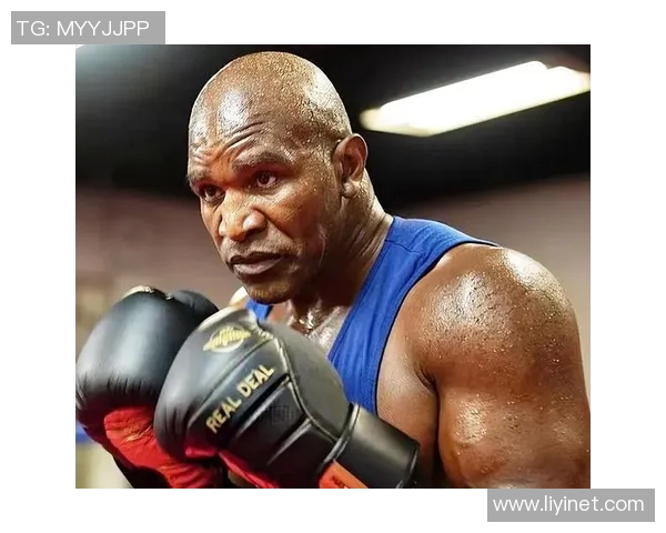 泰森与小罗伊琼斯称重现场火药味十足备战传奇对决引发拳迷热议